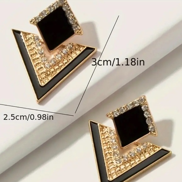NEW Luxury Geometrical Triangle Drop Gold 18k Diamond Earrings - Picture 5 of 5